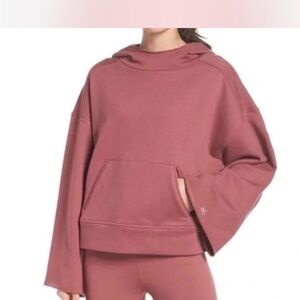 ALO Yoga Low Key Ombré  Wide Sleeve Pink Oversized Sweatshirt. New w/o Tags